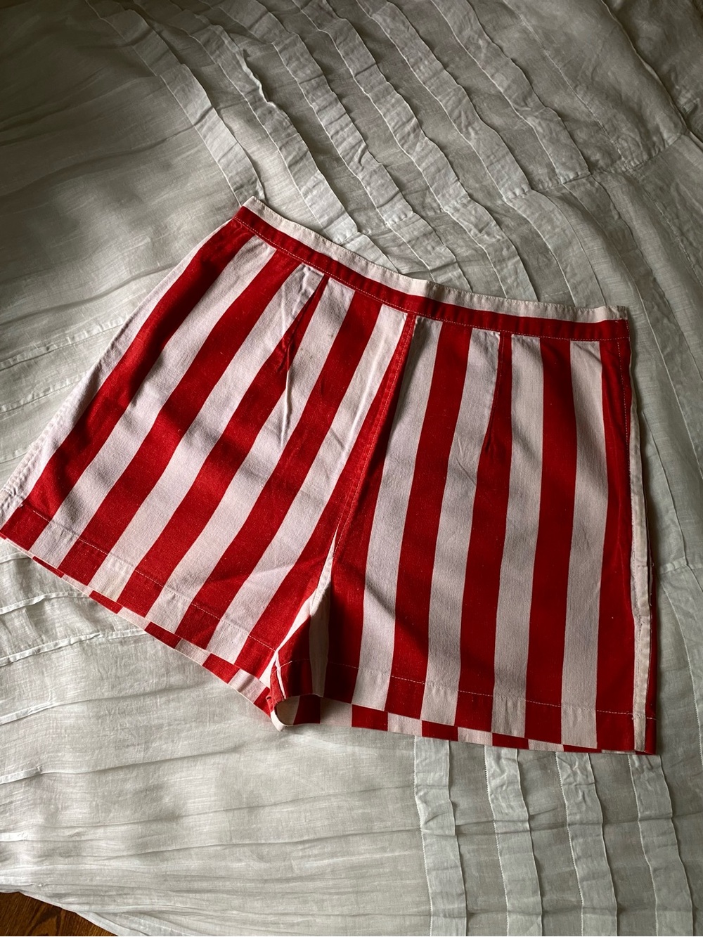 Vintage 1940s/50s Red and White Striped Shorts - Picture 2 of 3